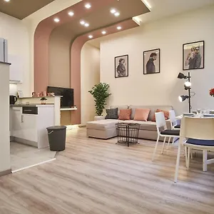 f4-design-apartment-budapest.inbudapesthotels.com/