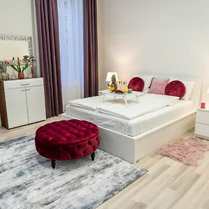 q-properties.inbudapesthotels.com/